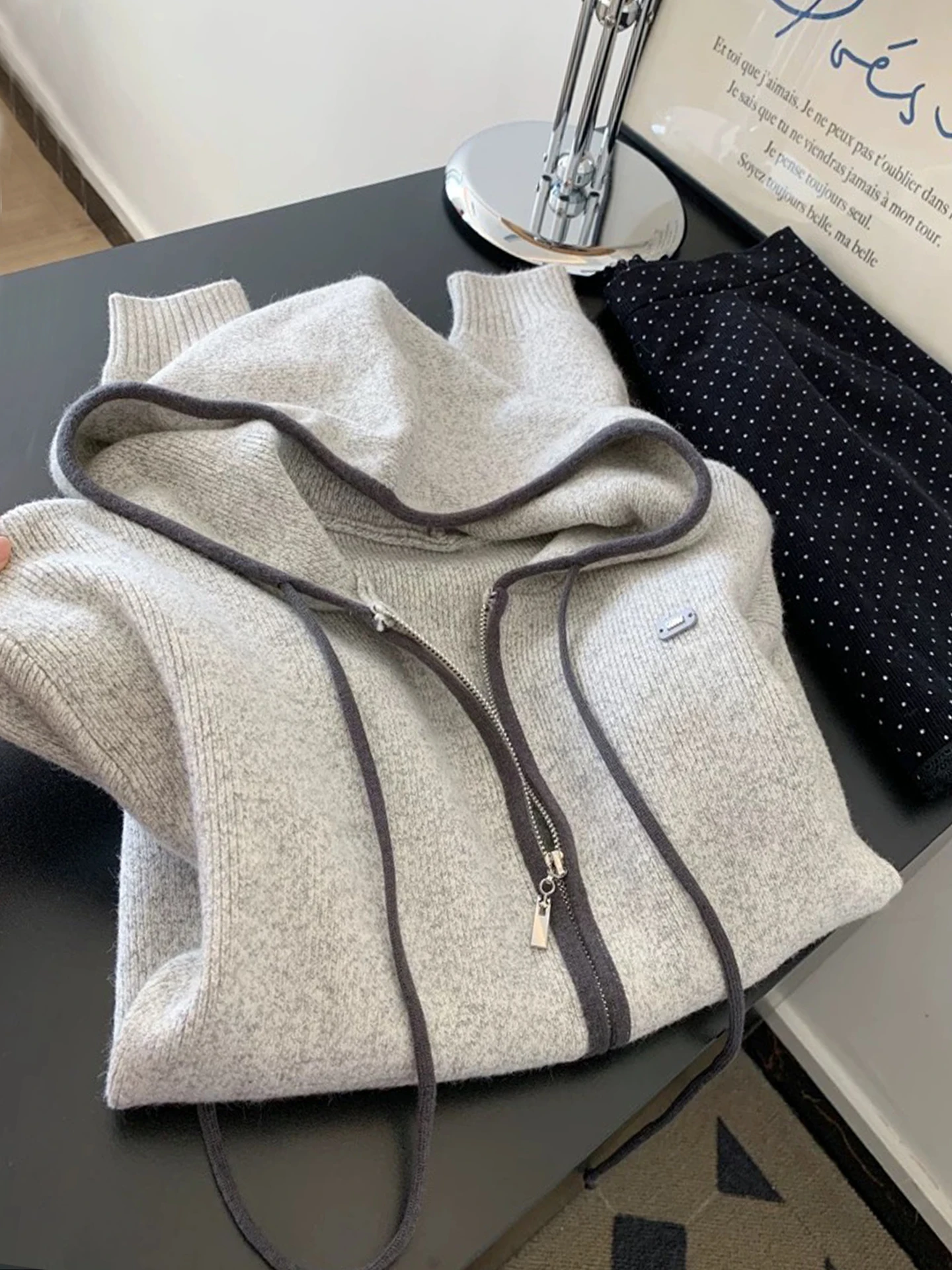 

Мягкий уютный вязаный кардиган с капюшоном в стиле колор-блок для женщин, осенний модный повседневный стиль, свободный крой, длинный рукав, на молнии