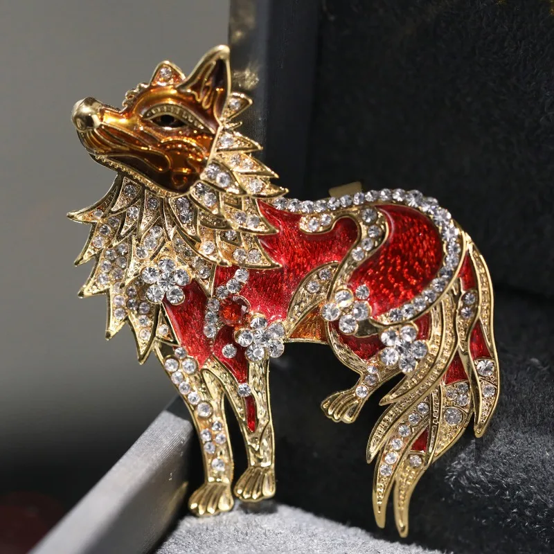 Design enamel wolf brooch, high-end exquisite animal jewelry pin accessories