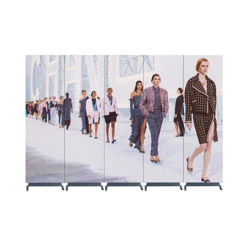 Indoor High Quality HD P1.86 P2 P2.5 Floor Standing LED Mirror Screen Elevator Education Shopping Mall Retail Store Advertising