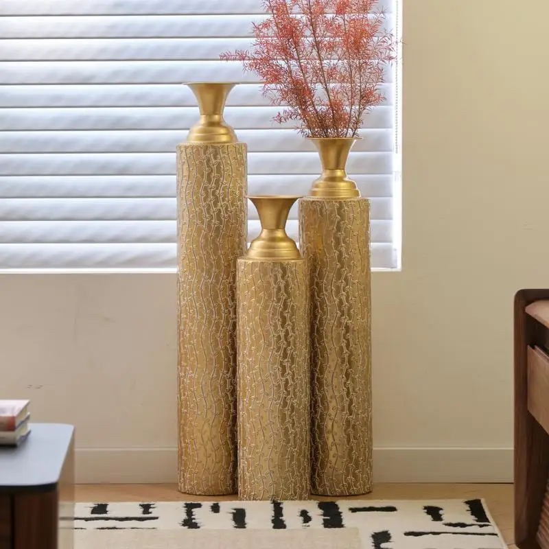 مجموعة من 3 مزهريات زخرفية معدنية مع لمسة نهائية ذهبية متعثرة وأنماط كرمة، ارتفاعات 34 بوصة، 29 بوصة، 25 بوصة لتزيين المنزل #4