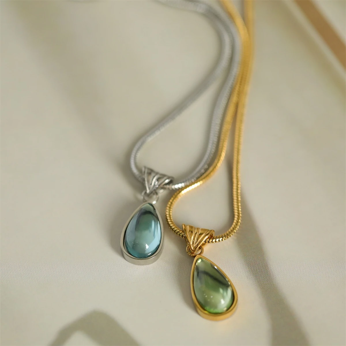 Water droplet blue ocean necklace, niche French collarbone chain, stainless steel plated with 18K gold