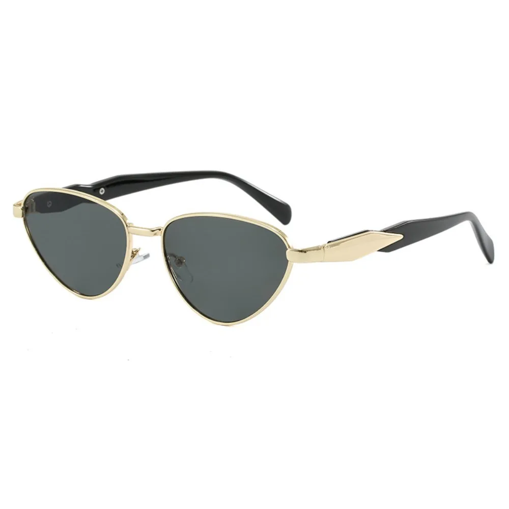 

Designer New Triangle Sun Glasses Luxury UV400 Cat Eye Sunglasses Travel Alloy Spicy Girls Shades Glasses Summer