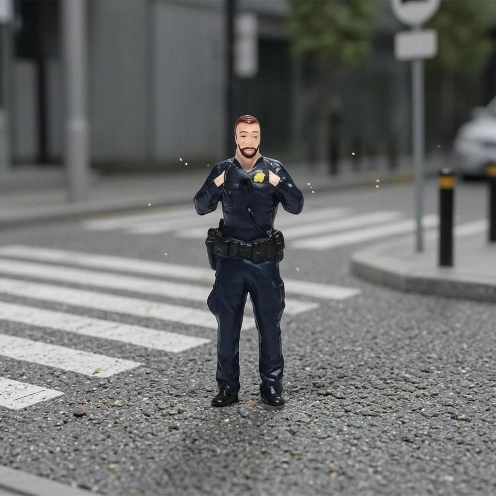 1:64 Police Figures Realistic Resin Police Figure Dark Attire Utility Belt for Collection, Photography