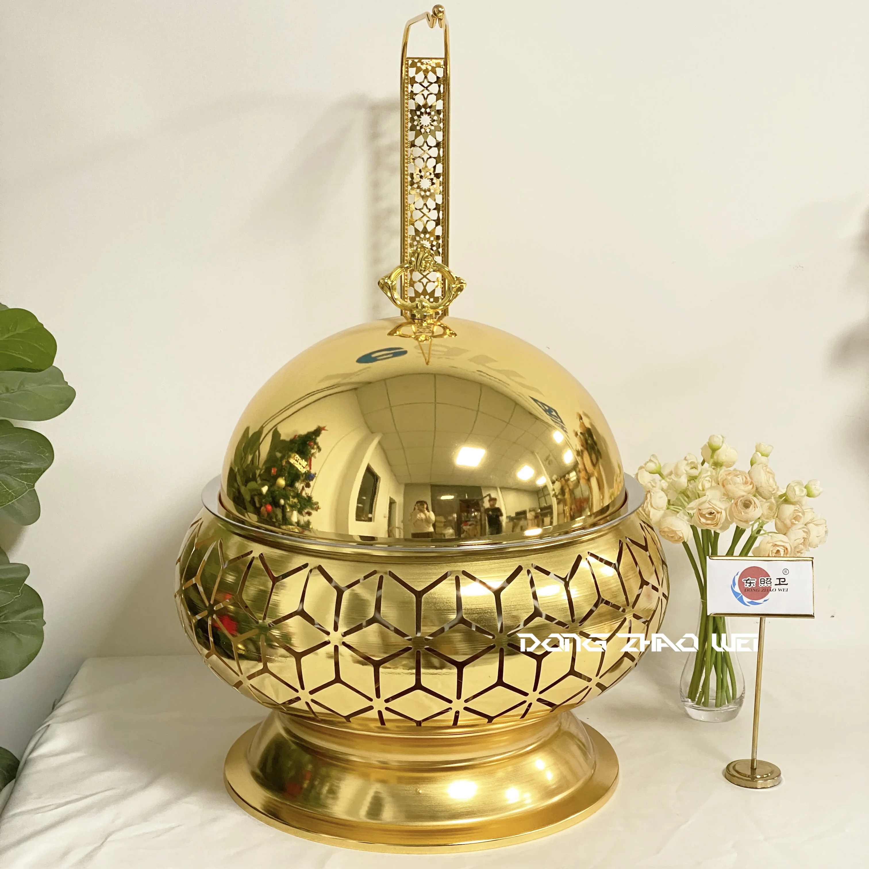 Party Wedding Table Setting Food Warmer Golden Fancy Elegant Cheffing Dishes With Hanging Glass Lid Gold Chaffing Dishes
