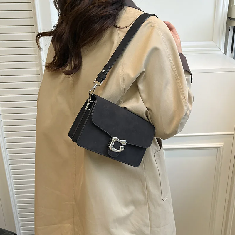 

Сумка подмышки с матовой текстурой, новинка зимы 2026, женская сумка в стиле ретро, известная дизайнерская сумка на плечо, модная пригородная сумка-мессенджер