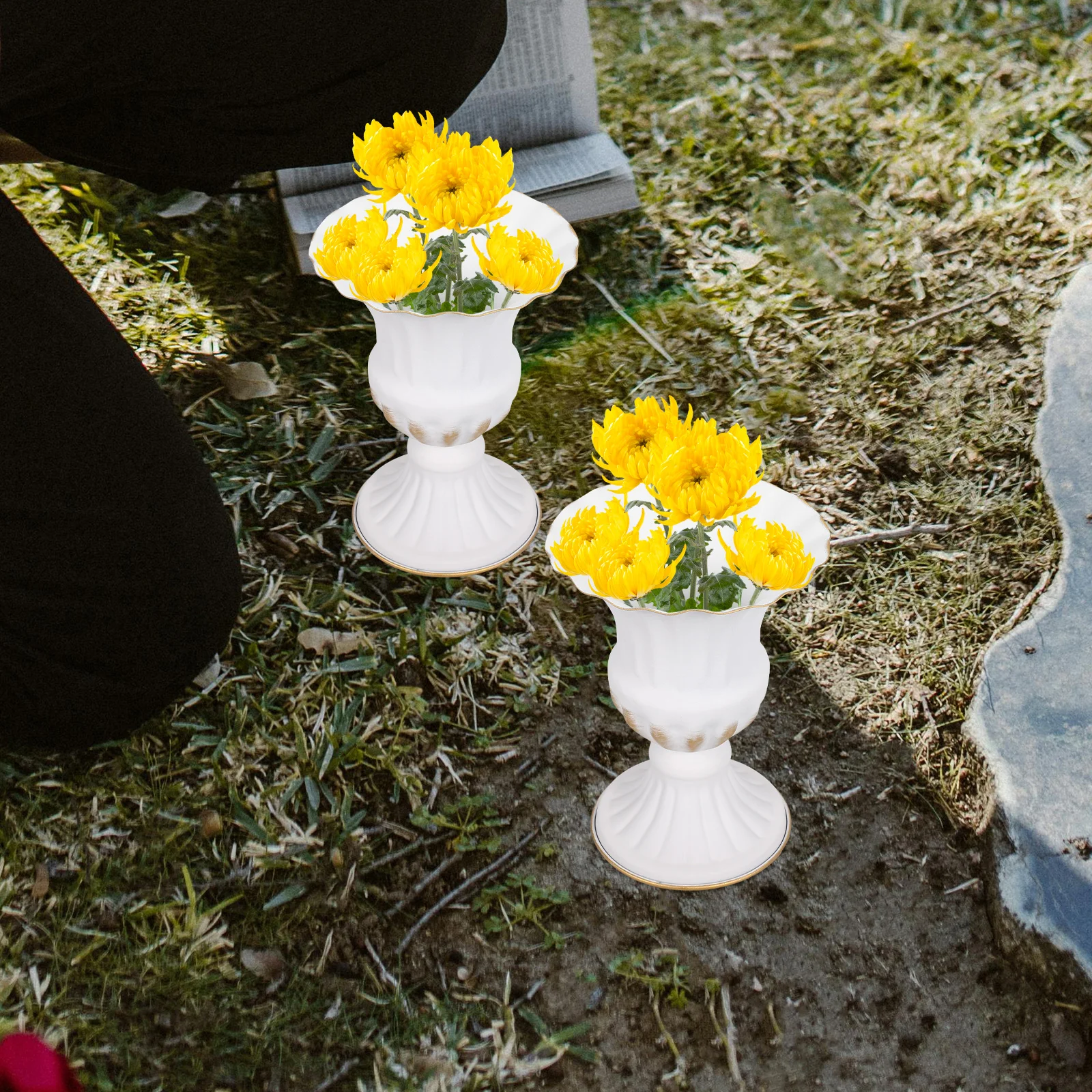

2pcs Cemetery Vase Iron Graveyard Flower Pot Memorial Urn Planter Decorative Lawn Flower Container For Artificial Silk