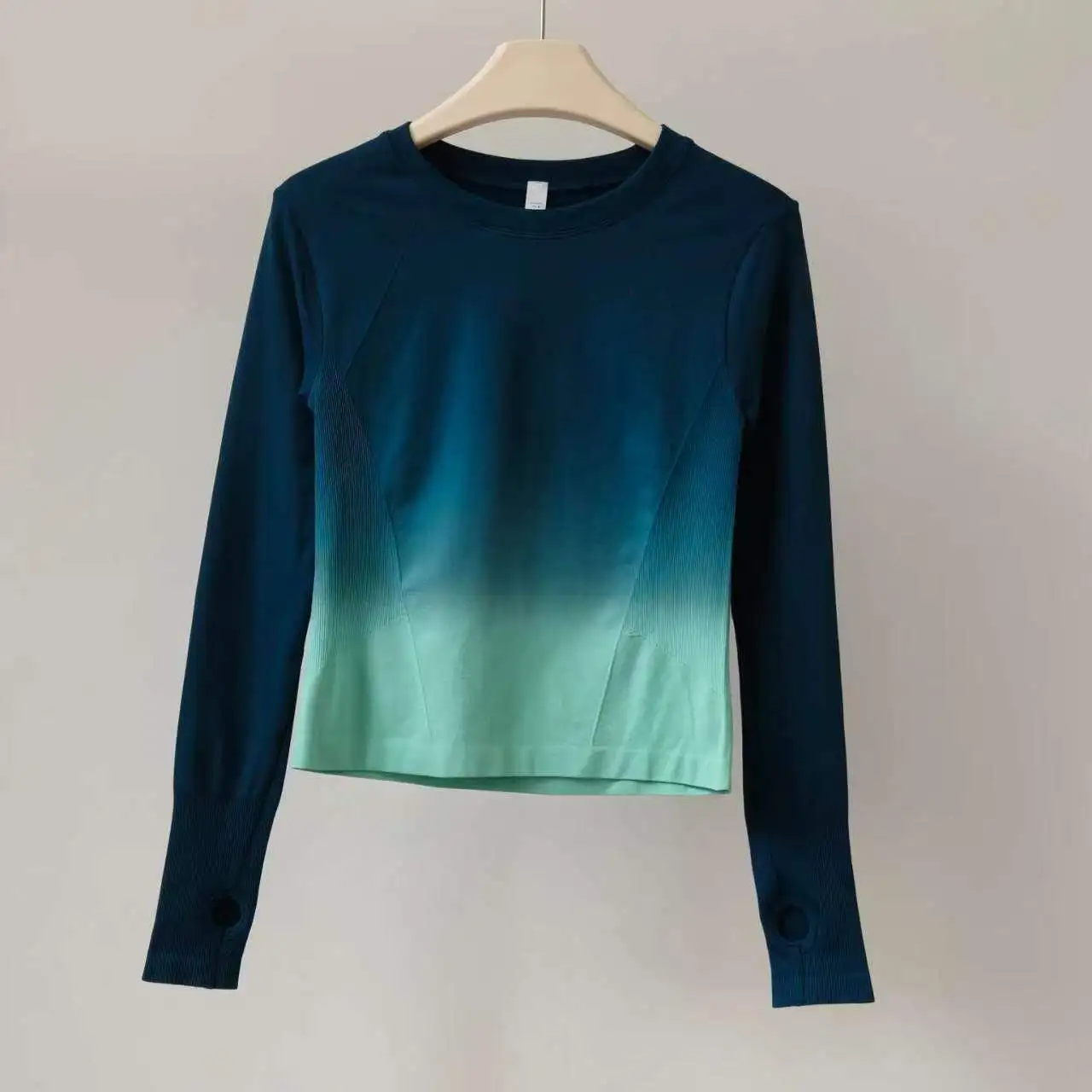 Damen-Yoga-Sportshirt mit Farbverlauf, leicht, atmungsaktiv, schnelltrocknend, langärmelig, schweißabsorbierendes Fitness-Oberteil – Detail 5
