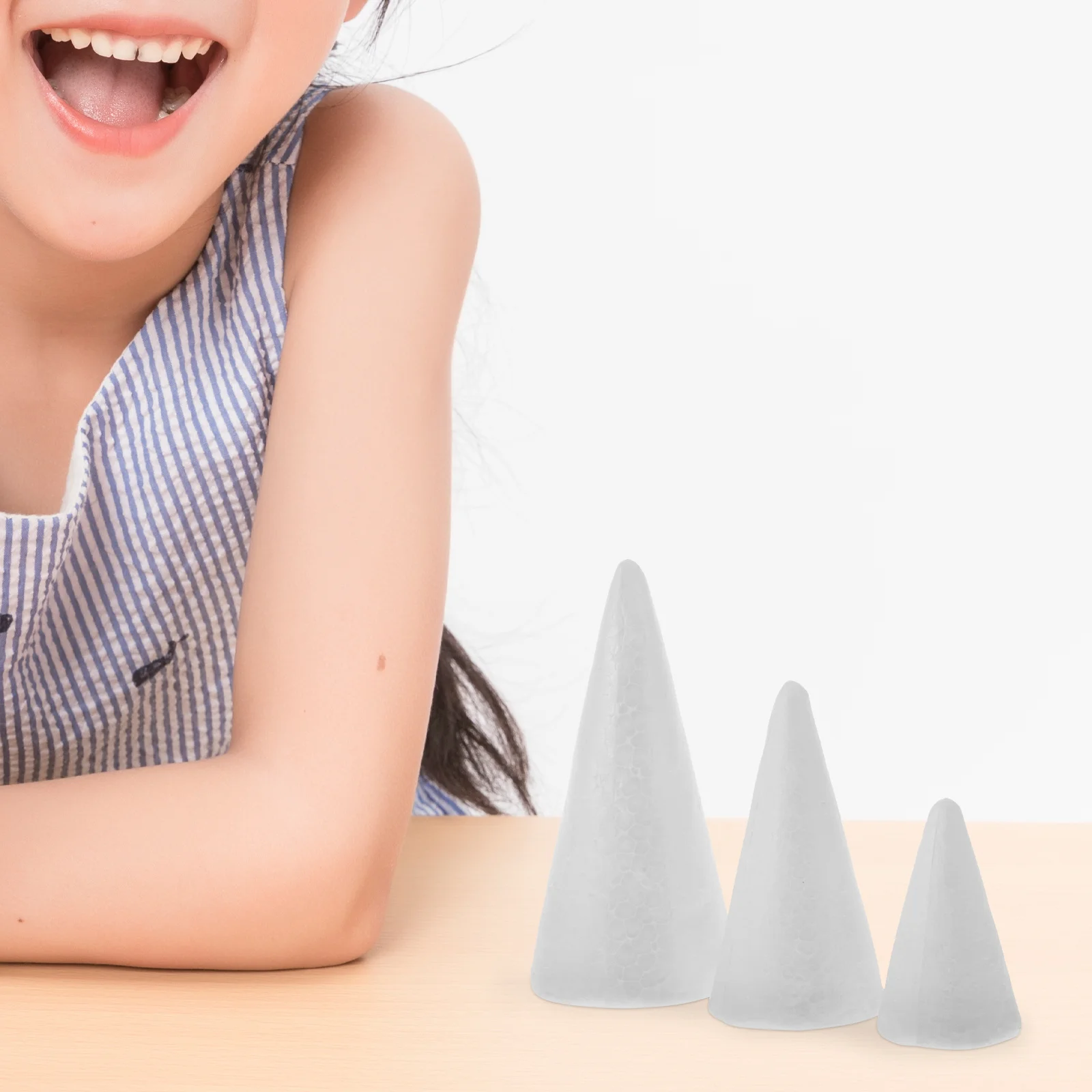 DIY الحرفية المخروط الرغاوي المخاريط زخرفة بيضاء شكل زينة عيد الميلاد