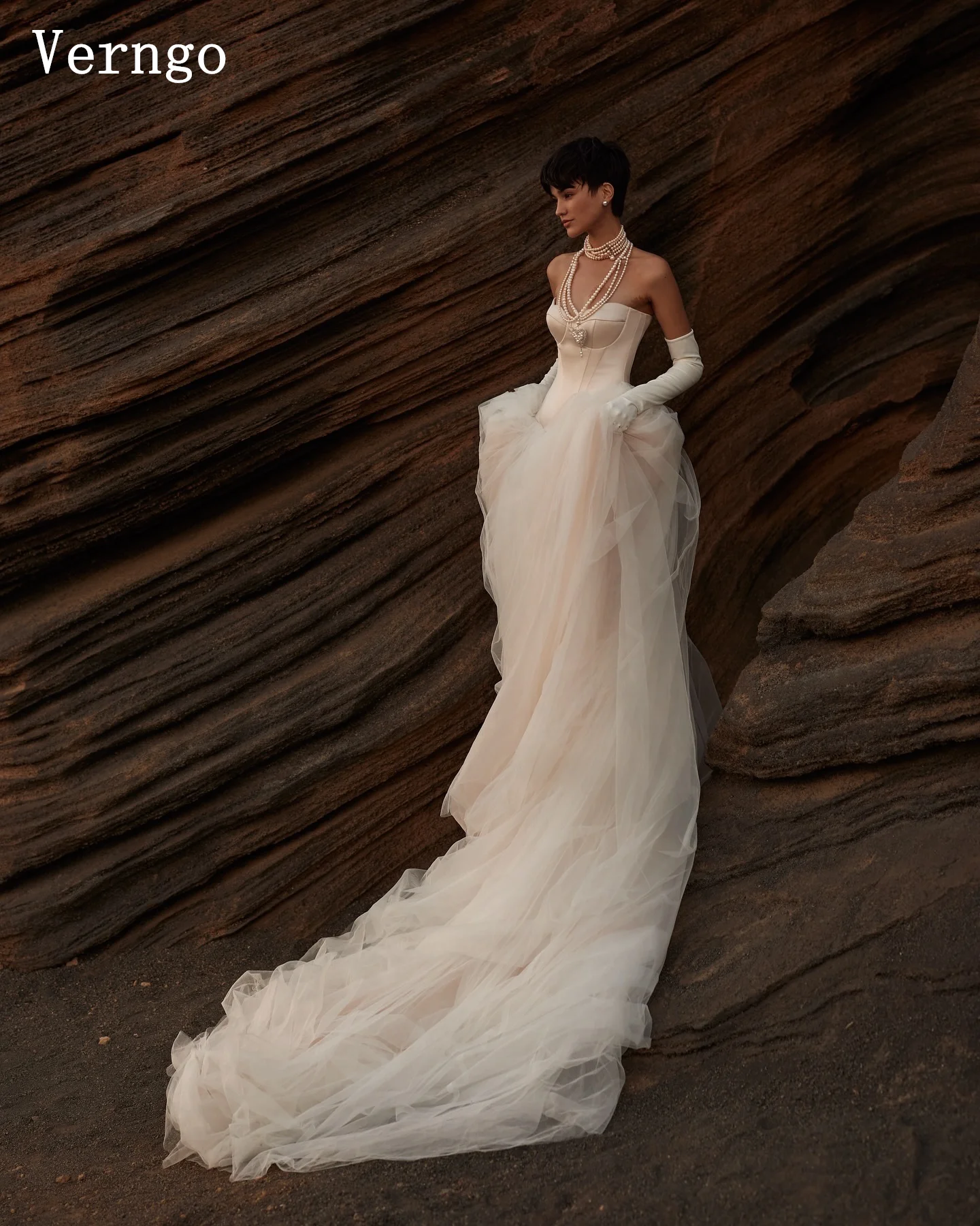 Verngo lvory Tulle Wedding Dress Strapless A Line Bridal Gowns Elegant Sweap Train Women Bride Dress Customized