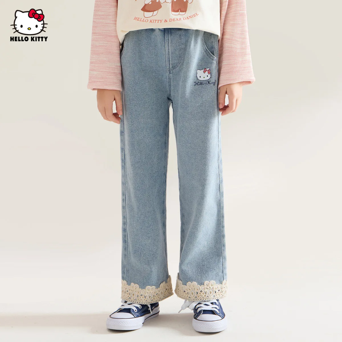 

Джинсы для девочек, новинка 2024, изысканные милые джинсовые брюки среднего размера с кружевным краем Hello Kitty, детские повседневные брюки