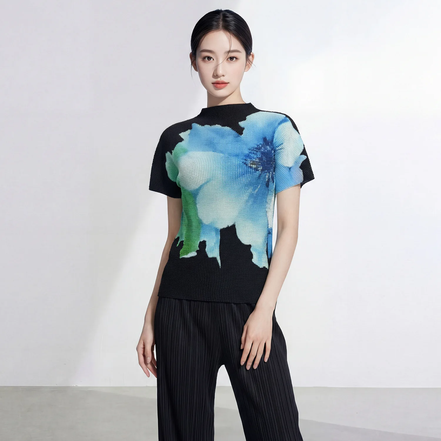 

Miyake Cornrow Top Women's Design Fashionable Half Turtleneck Short-sleeved Loose Floral Print Versatile T-shirt