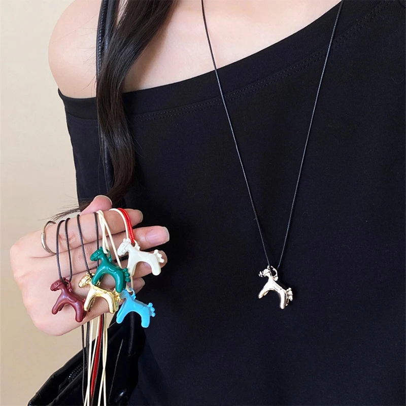 Collar largo con colgante de caballo colorido para mujer, cadena ajustable para suéter, accesorio de moda, regalo de joyería para fiesta y banquete