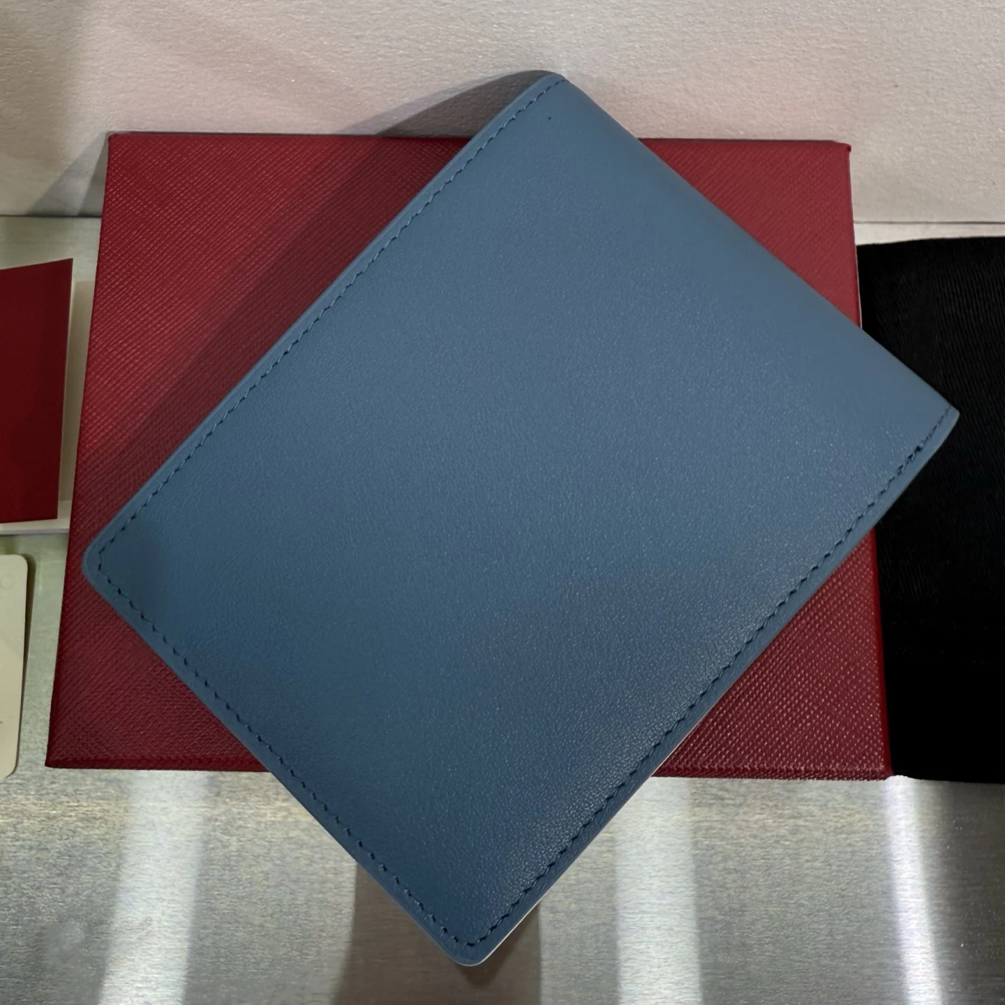 This Stylish and Luxurious Wallet/card Holder Is Crafted From Top-grain Calfskin and Features A Simple Yet Sophisticated Design.