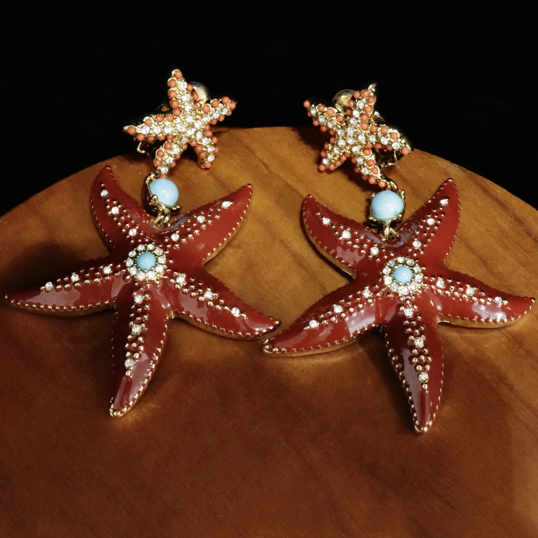 

Gazing JewelrVintage personality diamond-encrusted starfish ear clip electroplated real gold red drop glaze temperament earrings