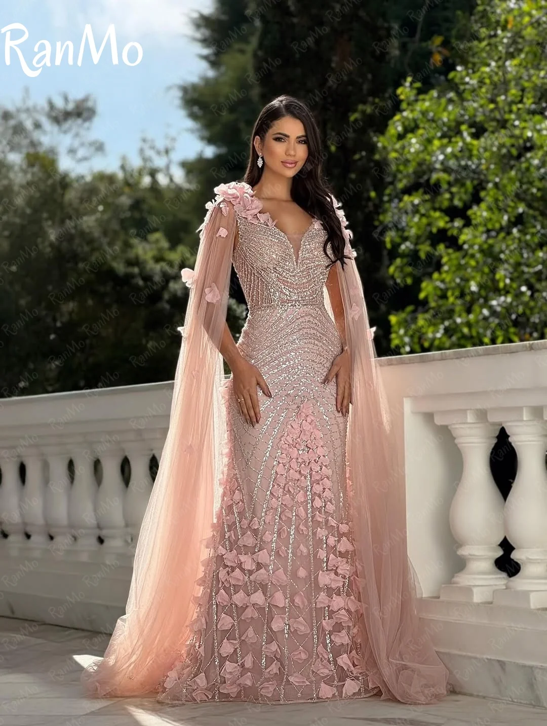 فستان سهرة مخصص من Ranmo فاخر مطرز بالألماس فستان حفلات رشيق بأكمام قصيرة حورية البحر بطول الأرض فستان الحفلات فساتي