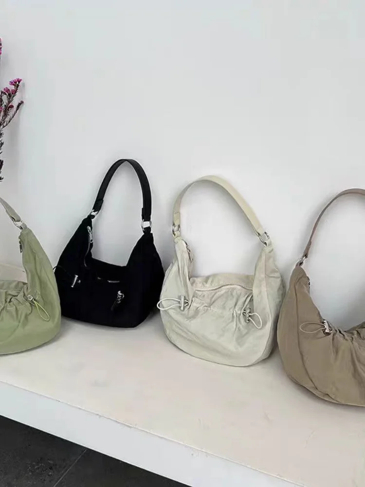 Bolsa feminina de textura de nicho, corrente versátil, ombro tiracolo, bolsa plissada high-end de nuvem