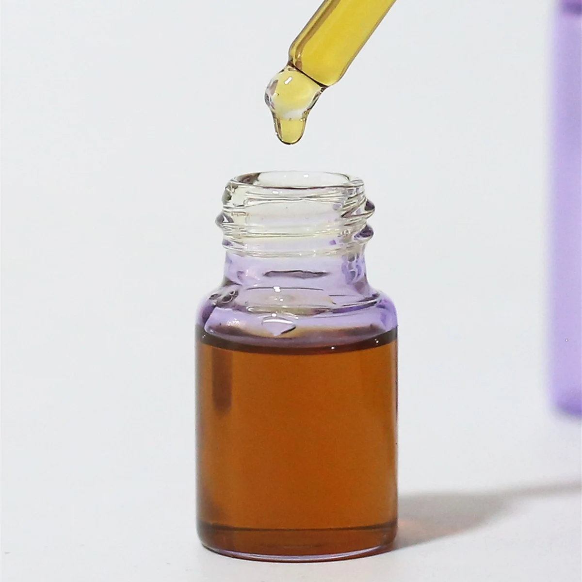 3 قطعة 5 مللي 10 مللي 15 مللي 20 مللي زجاجات قطارة أرجوانية قابلة لإعادة الملء غطاء أرجواني مستحضرات التجميل الأساسية الزجاج الروائح زجاجة سوائل