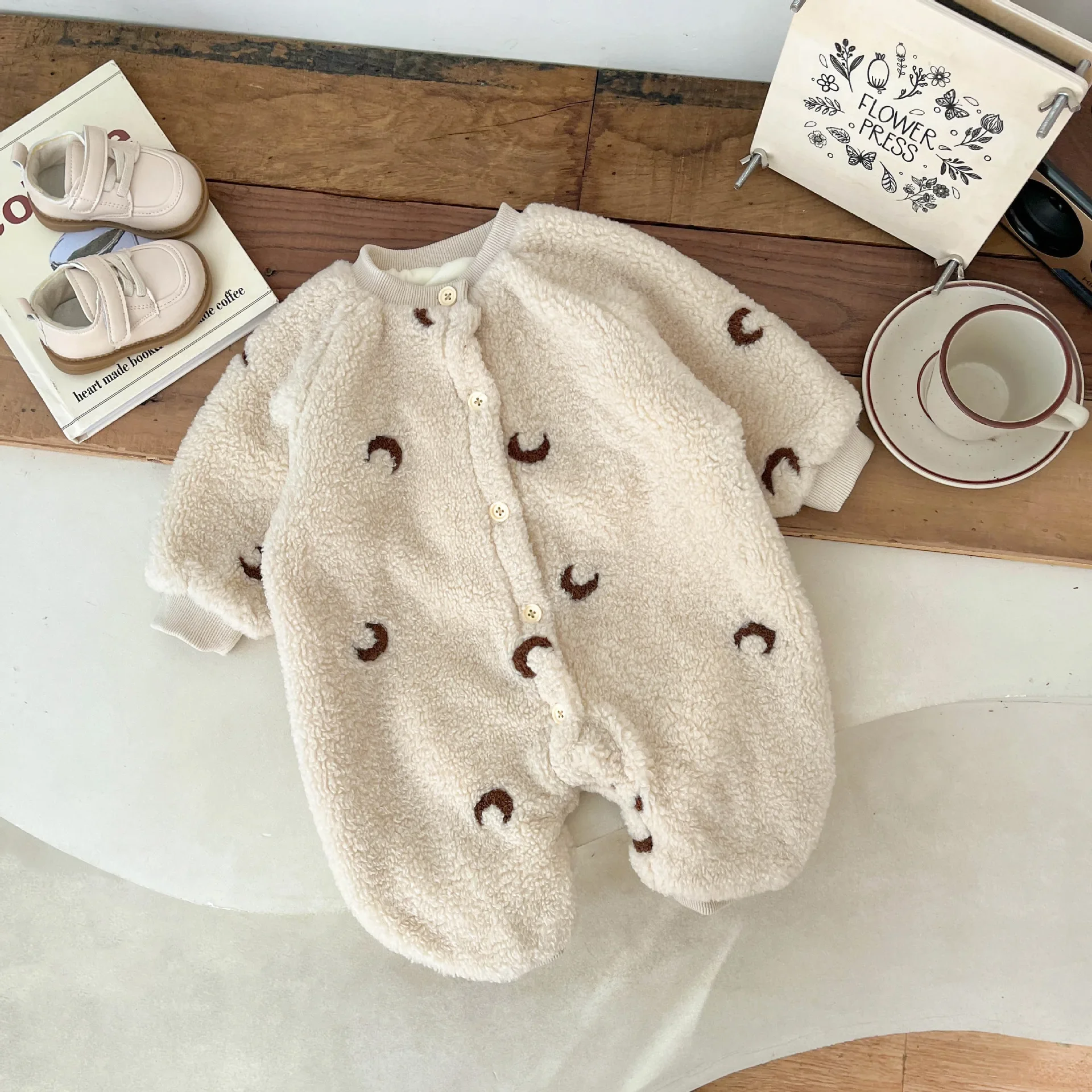 Cute Star Print Baby Rompers Winter Plush Warm Baby Jumpsuit Winter Thick Bodysuits Newborn Plush Protection Warm Winter Clothes