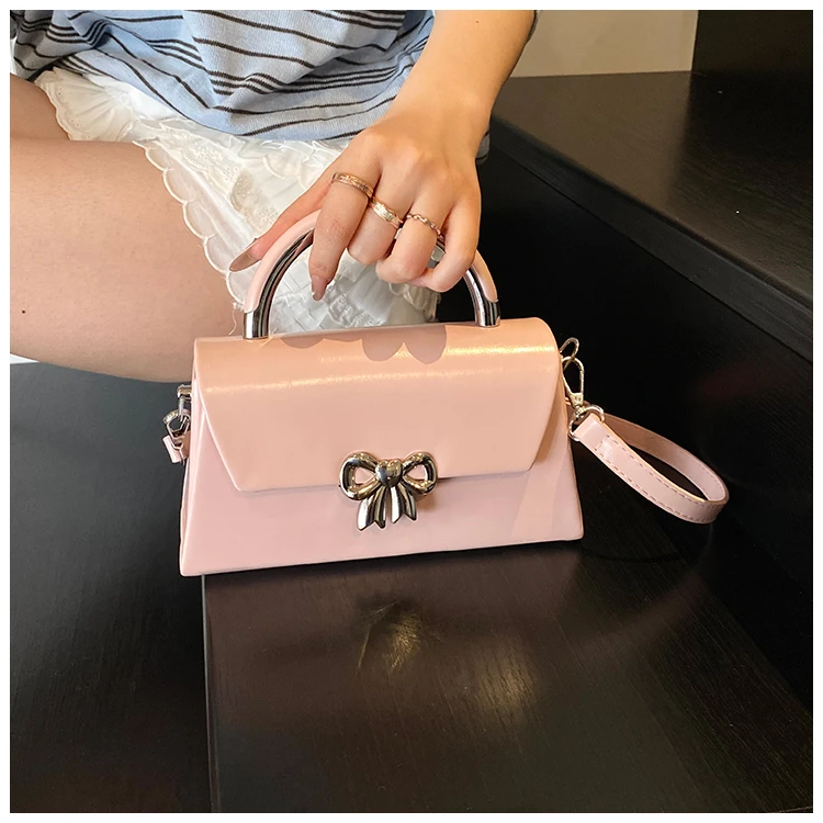 

High-End Minimalist Clutch Mini Bag for Women with Luxury Leather and Trendy Fashion Appeal