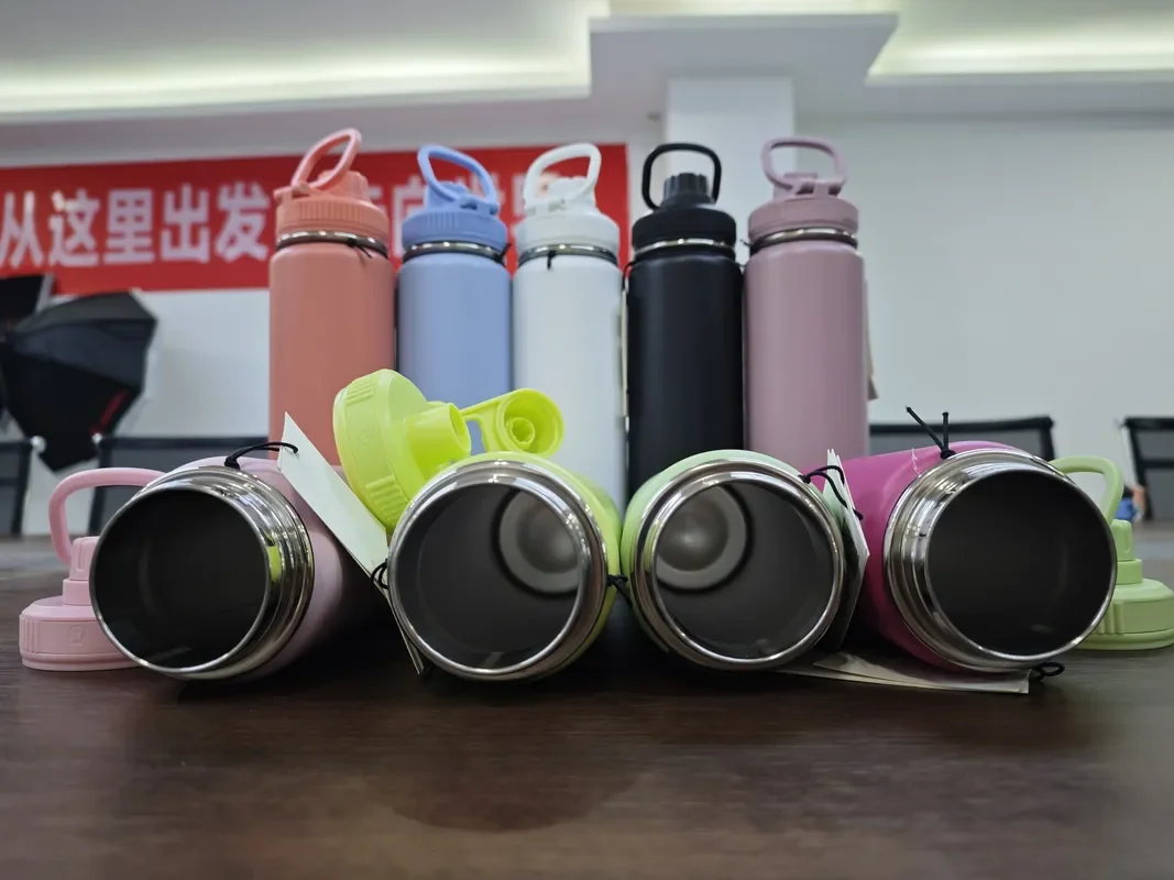 710 ml Edelstahl Vakuumisolierte Wasserbecher Sportflasche Tragbare auslaufsichere Outdoor-Trinkflasche aus reinem Titan