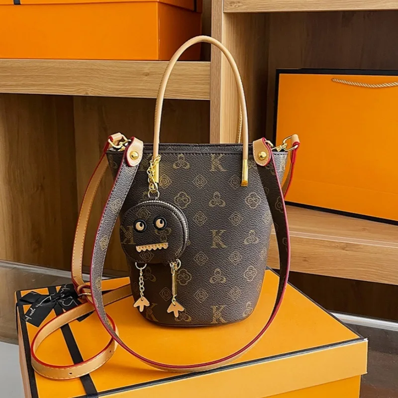 New High-end Printed Hand-held Bucket Bag with Pendant for Women Light Luxury Classic Single Shoulder Crossbody Bag Daily Use