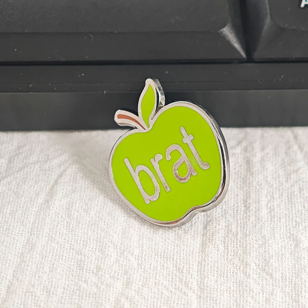 Charli XCX Brat Emaille-Pins Niedliche Grüne Apfel-Broschen Indie-Pop-Musikalbum-Logo-Abzeichen Kleidung Rucksack Anstecknadel Fangeschenk – Detail 10