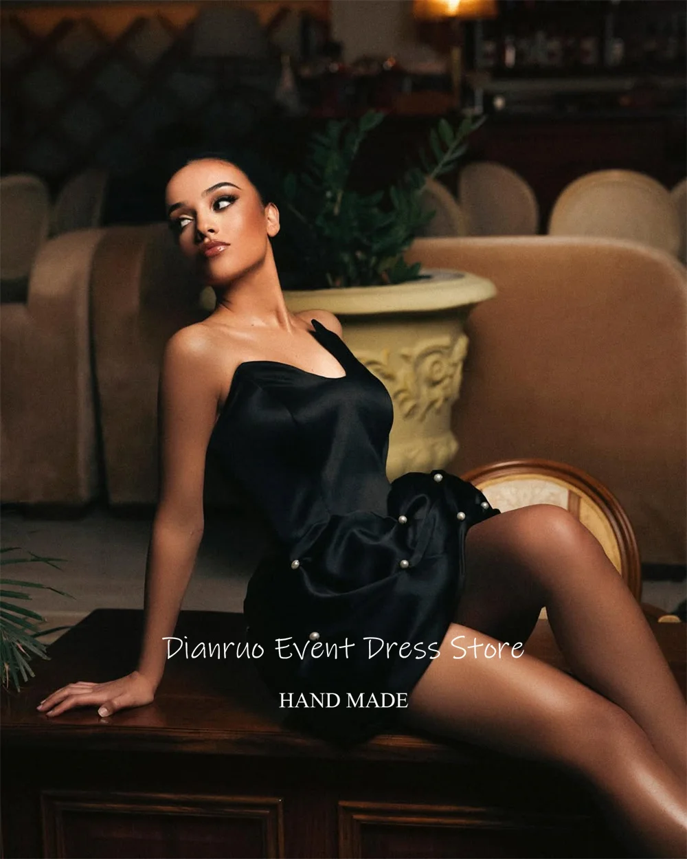 Dianruo اللؤلؤ الأسود فساتين حفلة موسيقية مثير ألف خط فساتين كوكتيل البسيطة طول غير المتكافئة تكدرت فساتين العودة للوطن مخصصة