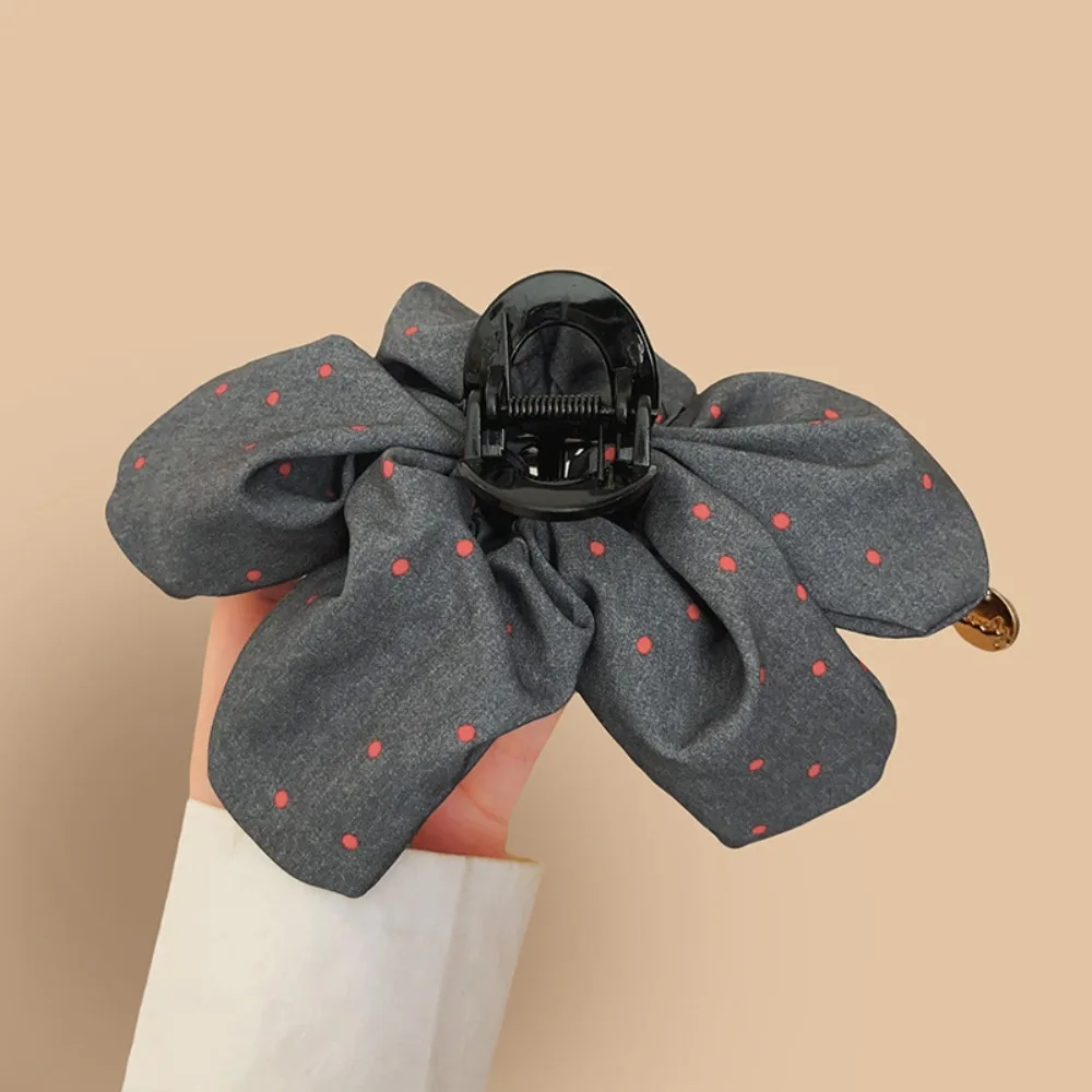 Trendy Satin Exaggerated Crab Clip Wave Point Korean Style Scrunchies Shark Clip Elegant Sweet Flower Hair Claw Lady