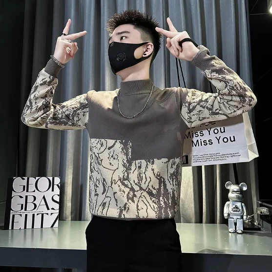 

Spliced contrasting Color Casual and Versatile Fashionable Half-high Neck Men's Base Shirt