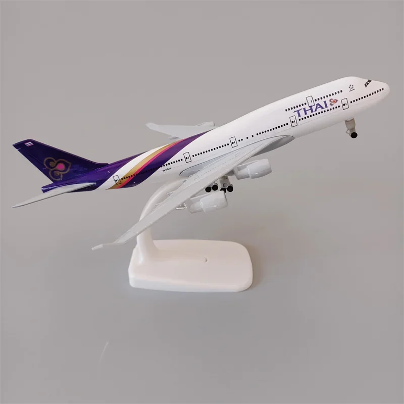 Pesawat Model 20cm Thailand Air Thai B747 Airlines 747 Airways Diecast pesawat Model paduan logam pesawat dengan roda