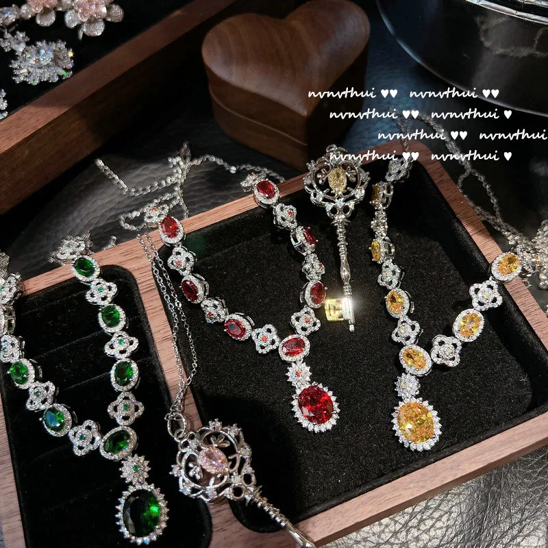 

Cinderella Twilight Yellow Egg-Shaped Gemstone Necklace Mountain Pear Plated18KGolden Malachite Green Flower ZirconYLetter Neckl