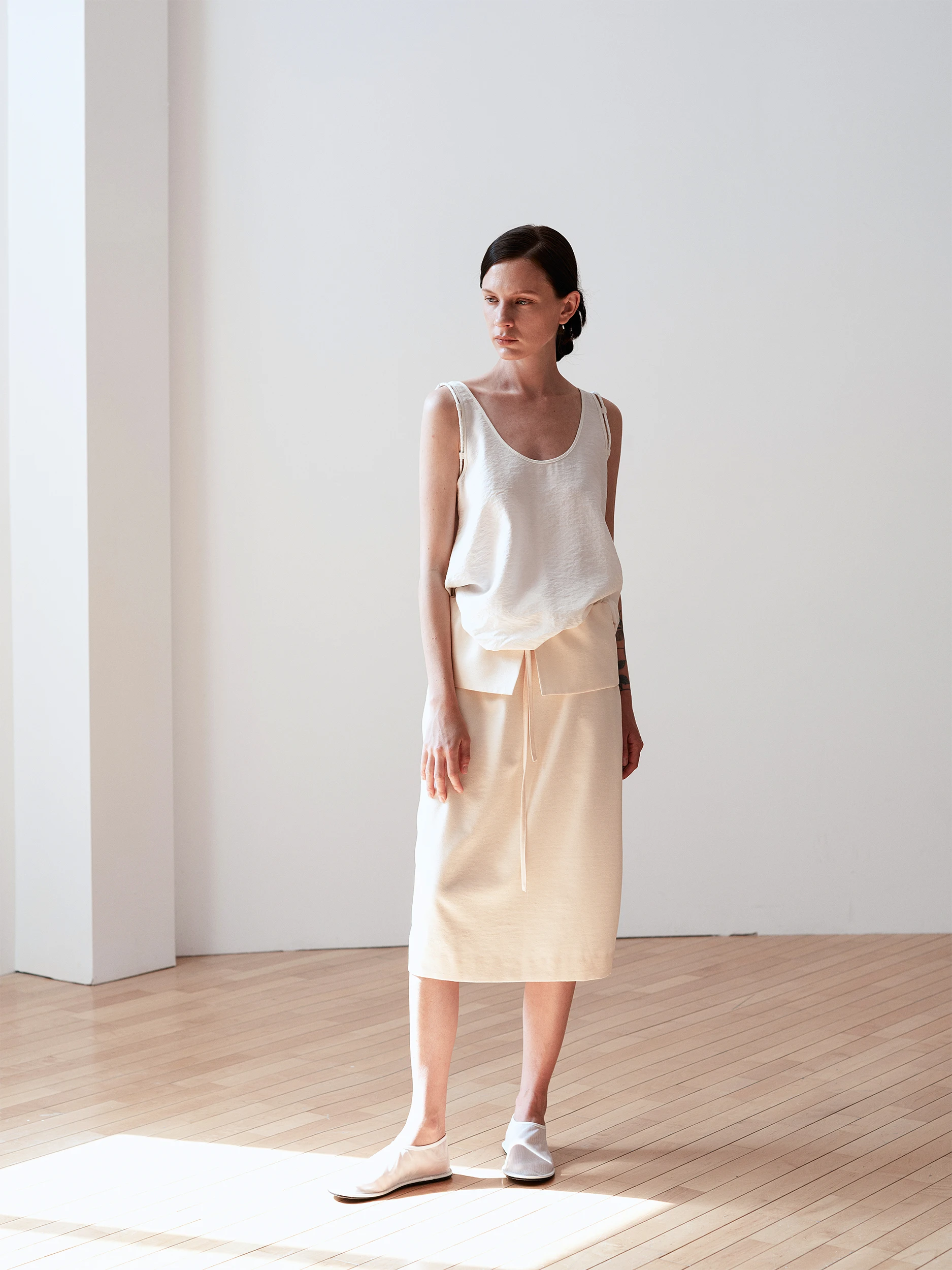 

Faionable U-Ne Svel Women's Vest White Strap Design Summer Inner Wear Outerwear Sette Seven New 2025 Sle