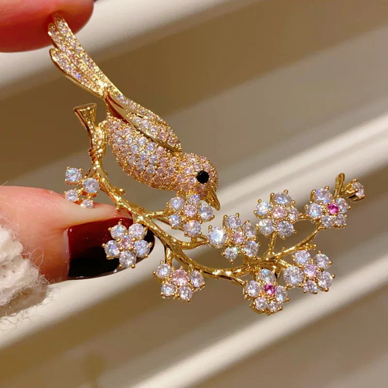 New Fashion Cute Magpie Flower Brooches for Women Clothing Accessories Pins Luxury Micro-inlaid Zircon Delicate Corsage Jewelry