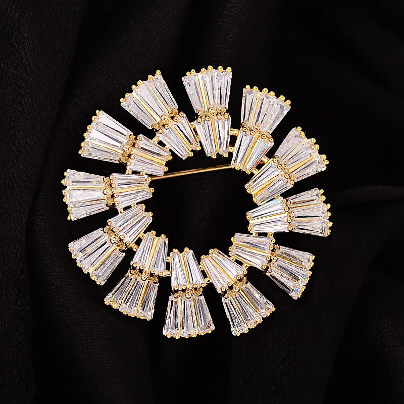 New Micro-inlaid Zircon Flower Wreath Brooch for Women Simple Temperament Geometric Versatile and Fashionable Pin Accessories