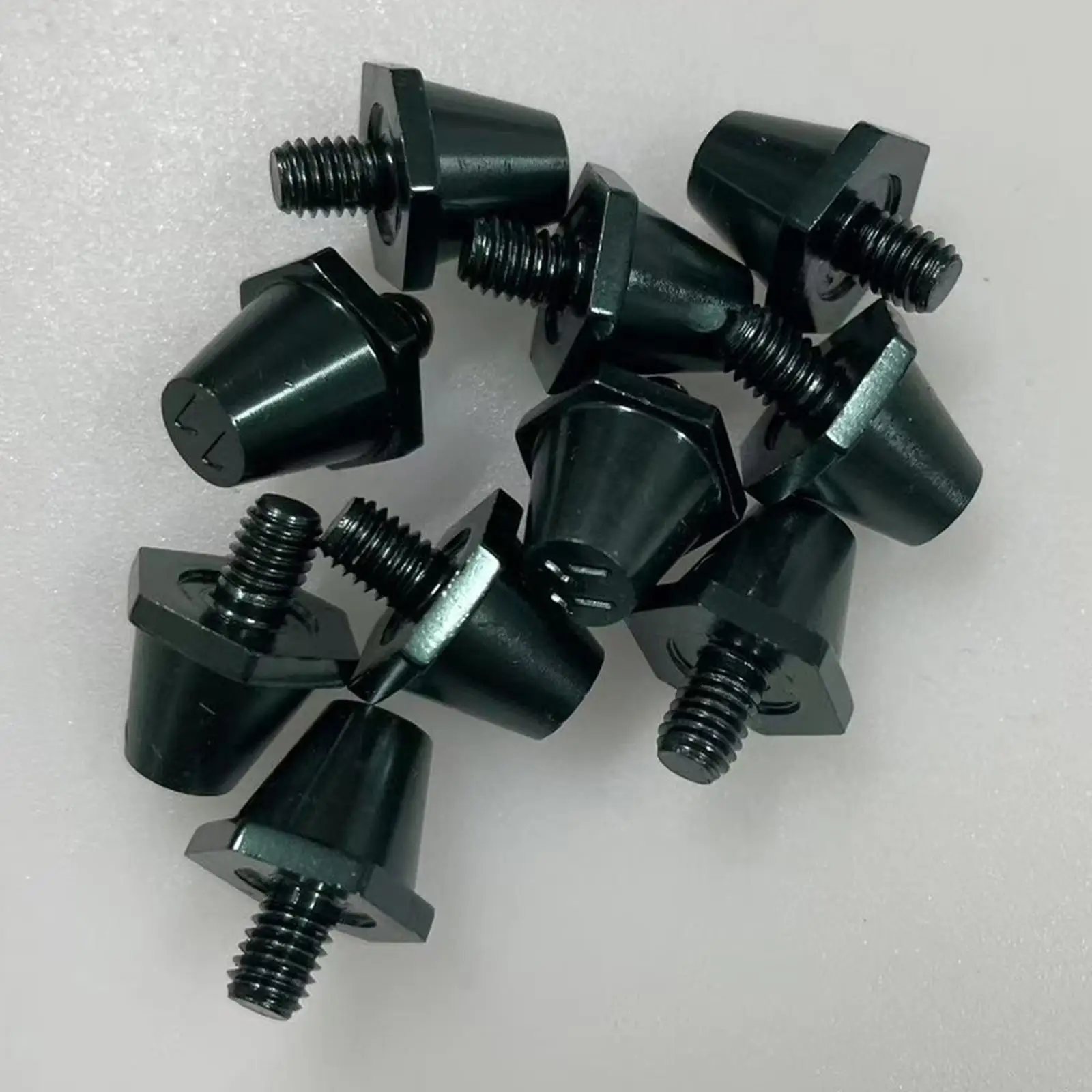 

12 шт. сменных шипов для футбольных бутс, профессиональные, нескользящие, для тренировок и соревнований, темно-зеленые, с ключом для установки.