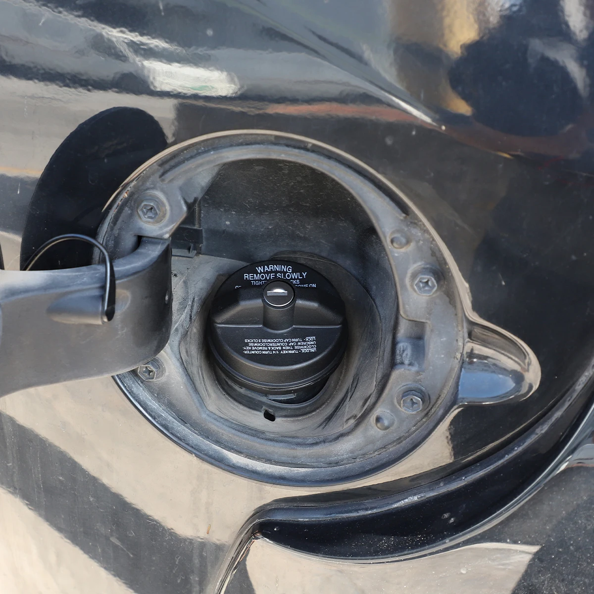 Car Fuel Tank Cover Lock 10504 with 2 Keys Replacement For Toyota Tantu Sequoia Camry Prius Nissan