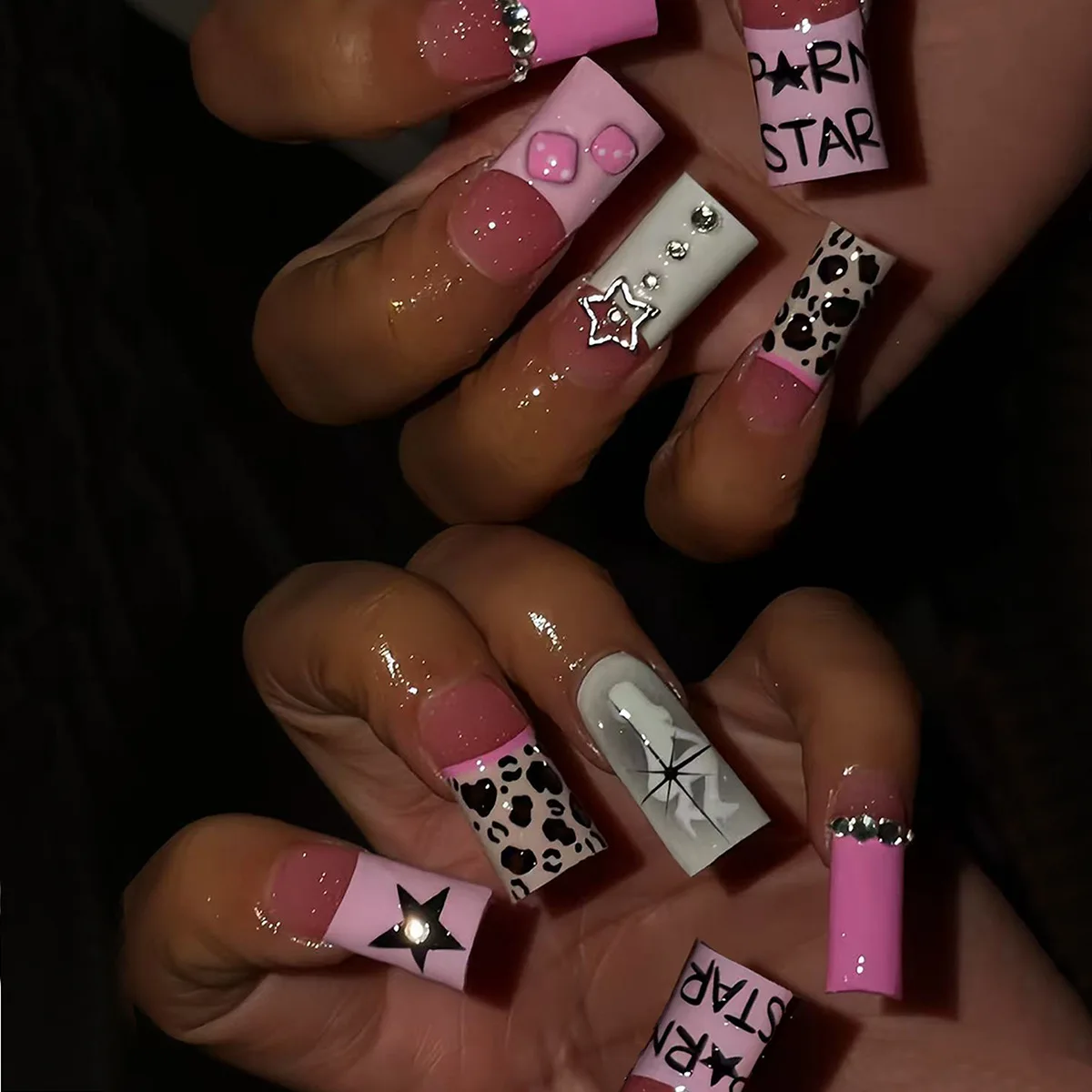 

24PCS Square Pink Press on Nails Leopard Print Star Rhinestone Decor Y2K Punk Style Reusable False Nails for Women Streetwear
