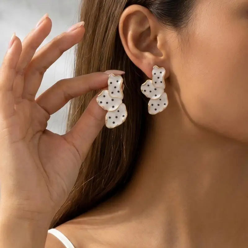 1 Pair Dripping Oil Flower Petal Stud Earrings for Women Fashion Irregular Shape Hypoallergenic Outdoor Picnic Wear Jewelry