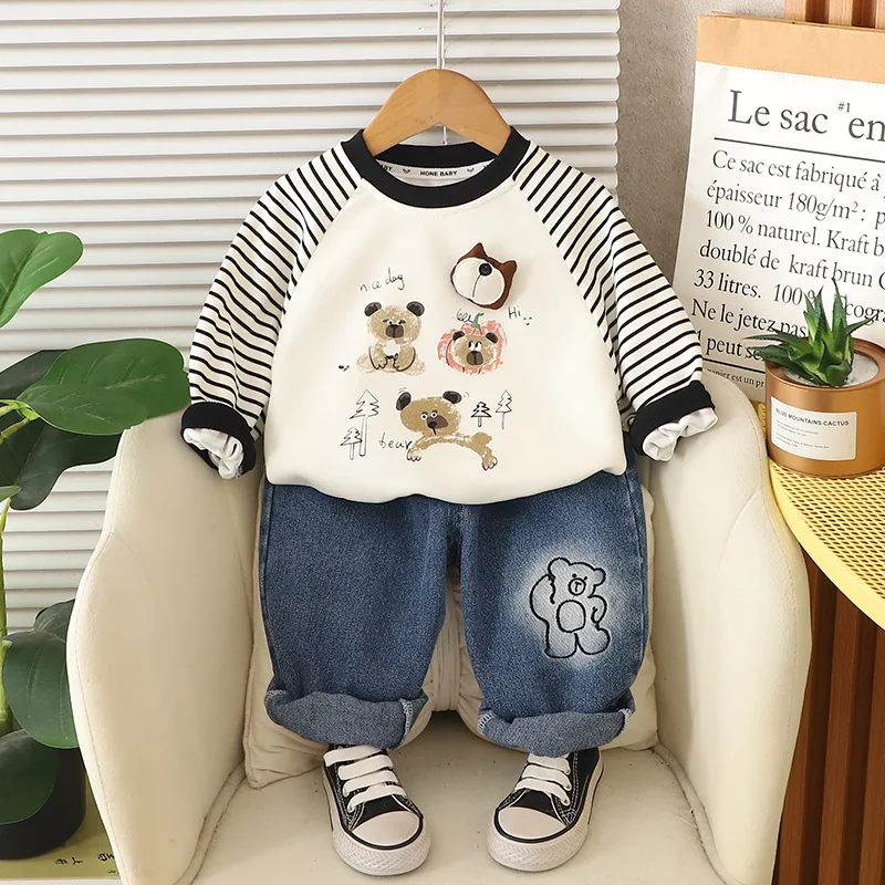 

Детский костюм для мальчиков 2025: осенний комплект из двух предметов для малышей 1-5 лет – пуловер с мультяшным принтом и джинсы