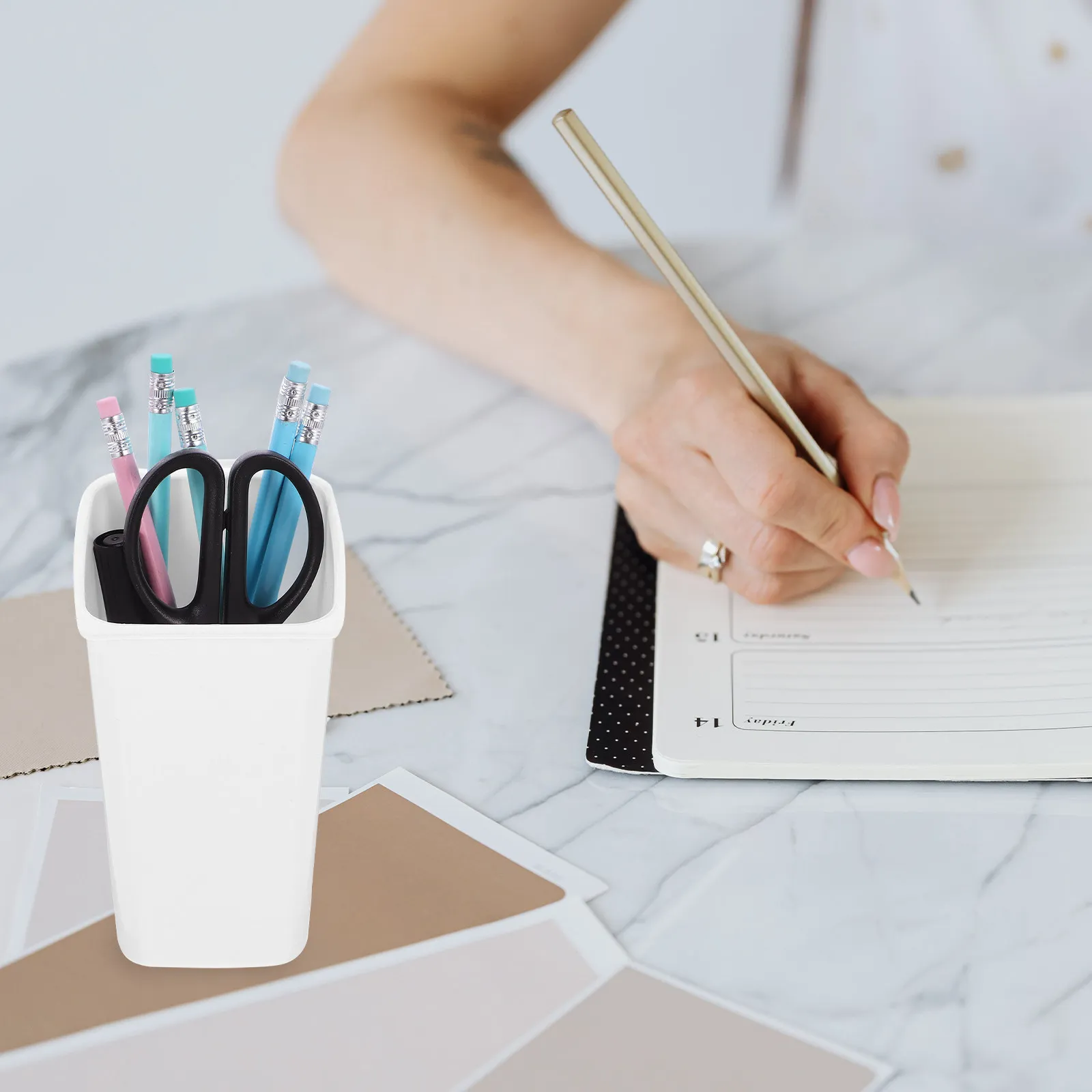 

Компактный настольный органайзер, мини-мусорное ведро для дома, кабинета, спальни, рабочего стола, держатель для канцелярских принадлежностей, контейнер для мусора с крышкой