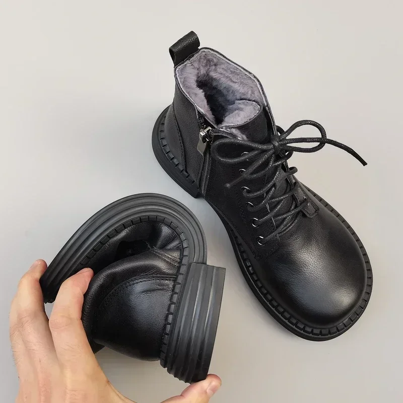 Botas curtas de couro real femininas, botas de couro genuíno, couro genuíno, versão grande, larga, casual, feito à mão, sapatos simples, botas de lã