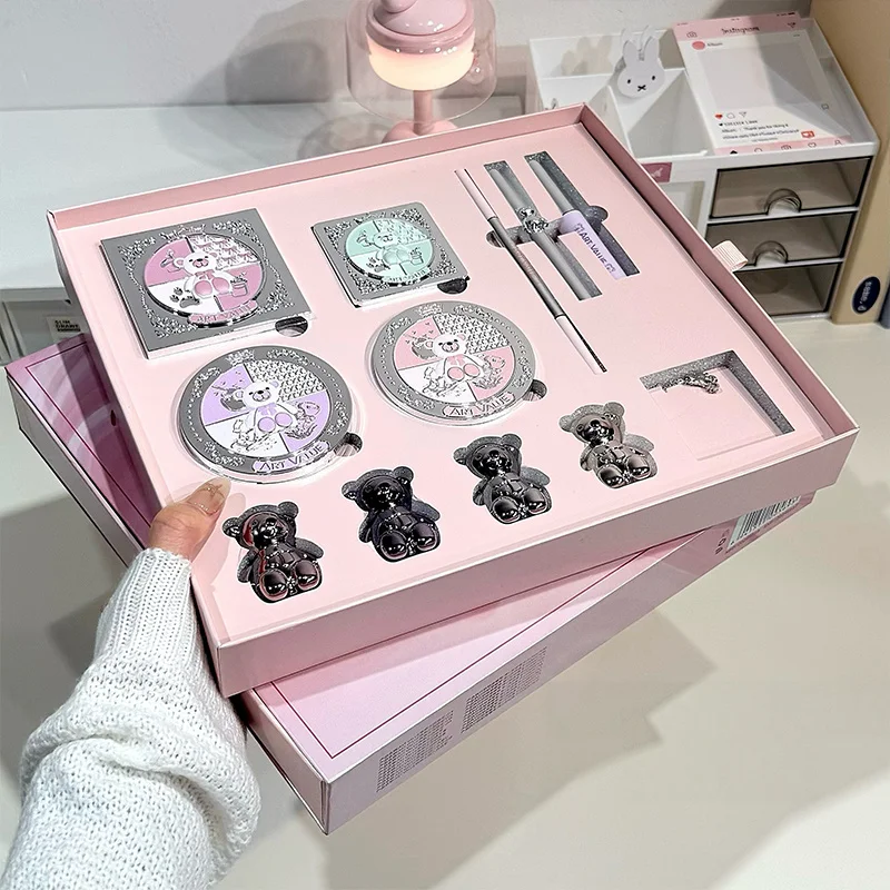 

Набор для макияжа Bear Paradise - универсальный комплект, стойкий естественный финиш для повседневного и праздничного образа