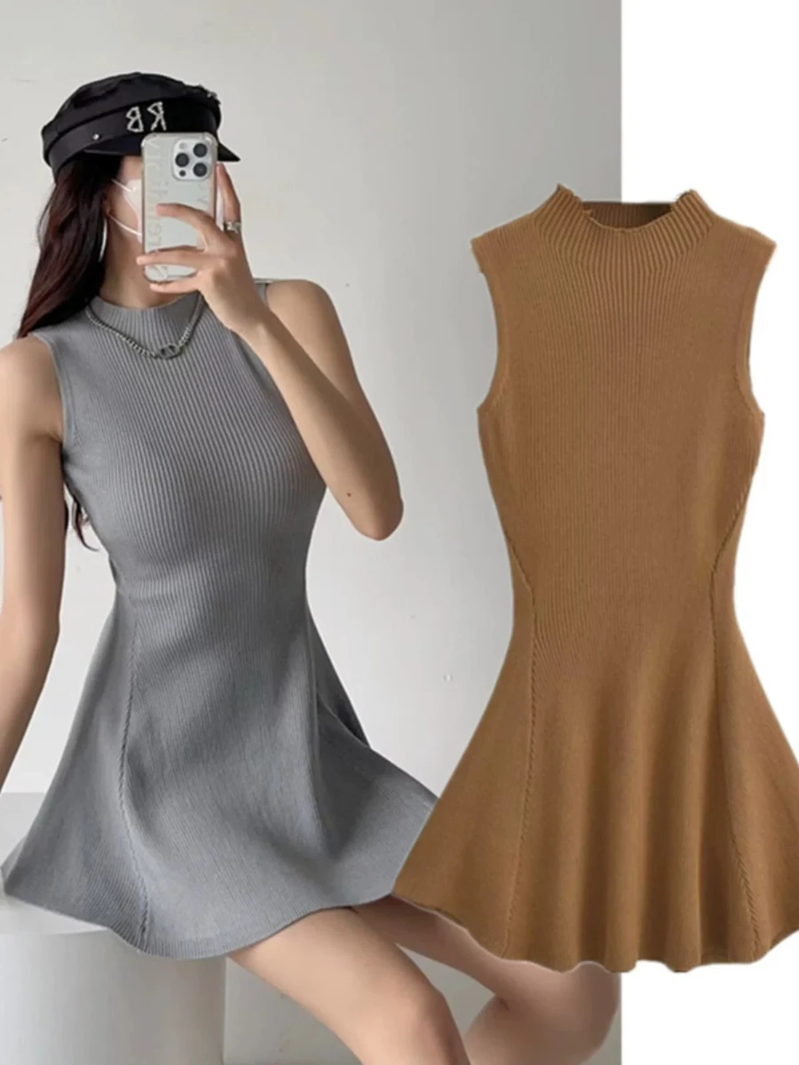 2026 Neues Sommer-Damenkleid im Französischen Stil Halbhoher Kragen Ärmelloses Strickkleid Hohe Taille Bodycon Einfarbiges A-Linien Kurzkleid