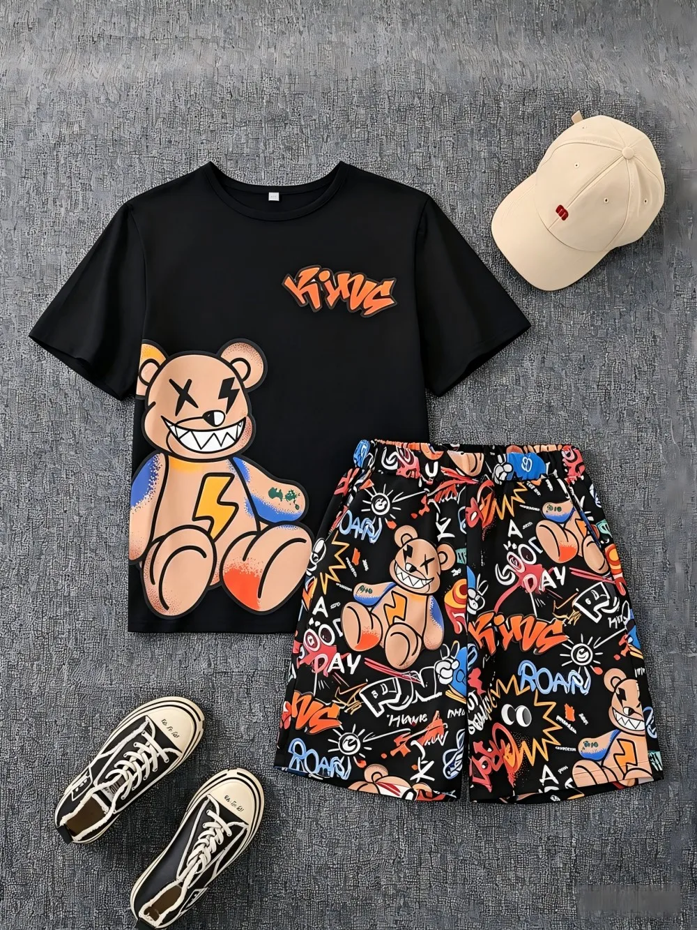 

New men's summer teddy bear graffiti print soft breathable round neck T-shirt drawstring shorts set outdoor casual wear