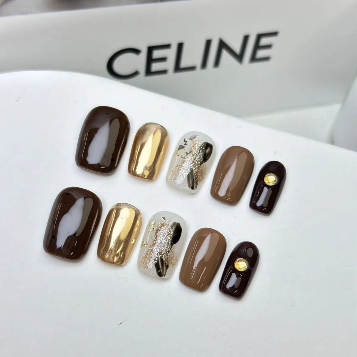 

Modern Times Ручной дизайн ногтей оптом короткие отбеливающие съемные поддельные ногти