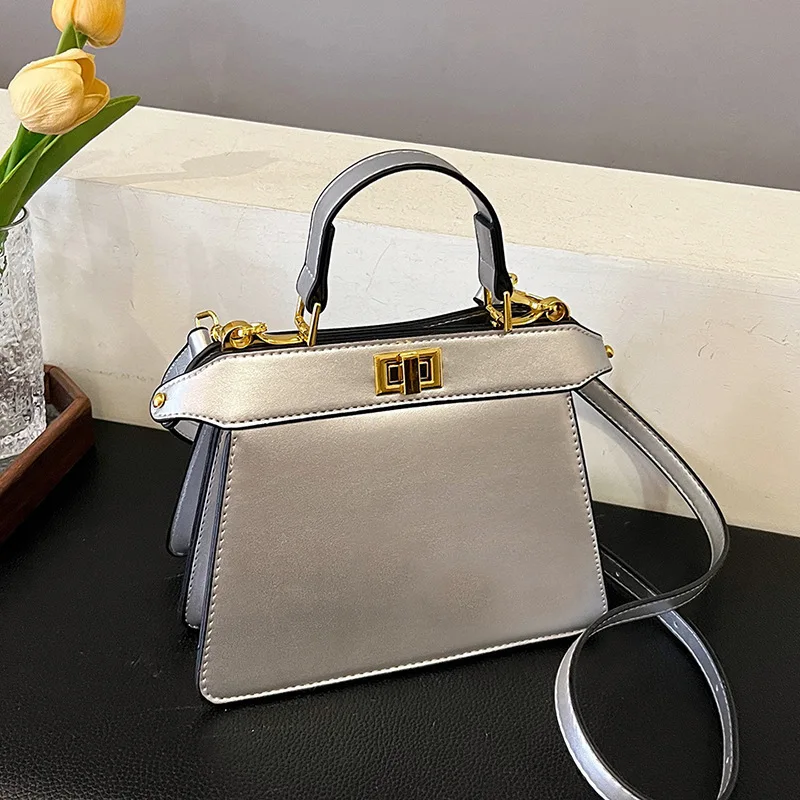 حقيبة كيلي الجديدة متعددة الطبقات لعام 2025 هي حقيبة كروس عالية الجودة وعصرية بكتف واحد للتنقل النسائي