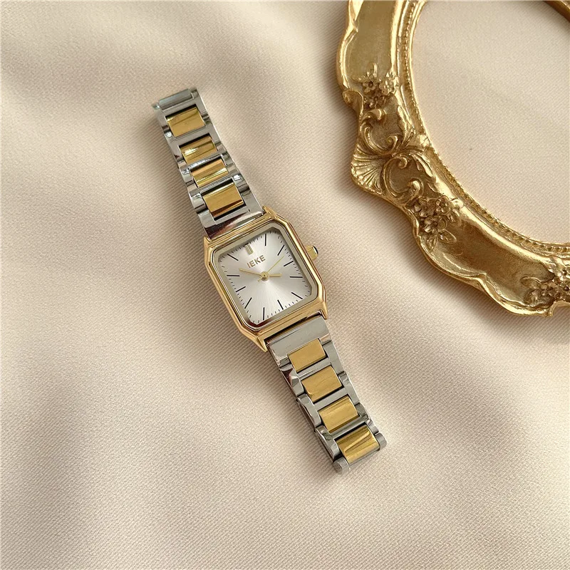 

Retro Metal Style Chain Watch, A Luxurious And Fashionable Women'S Quartz Watch With A Small Square Dial And A High-End Look.