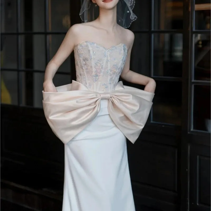 A small number of toasts wear light luxury temperament out the cabinet banquet fishtail gown dress