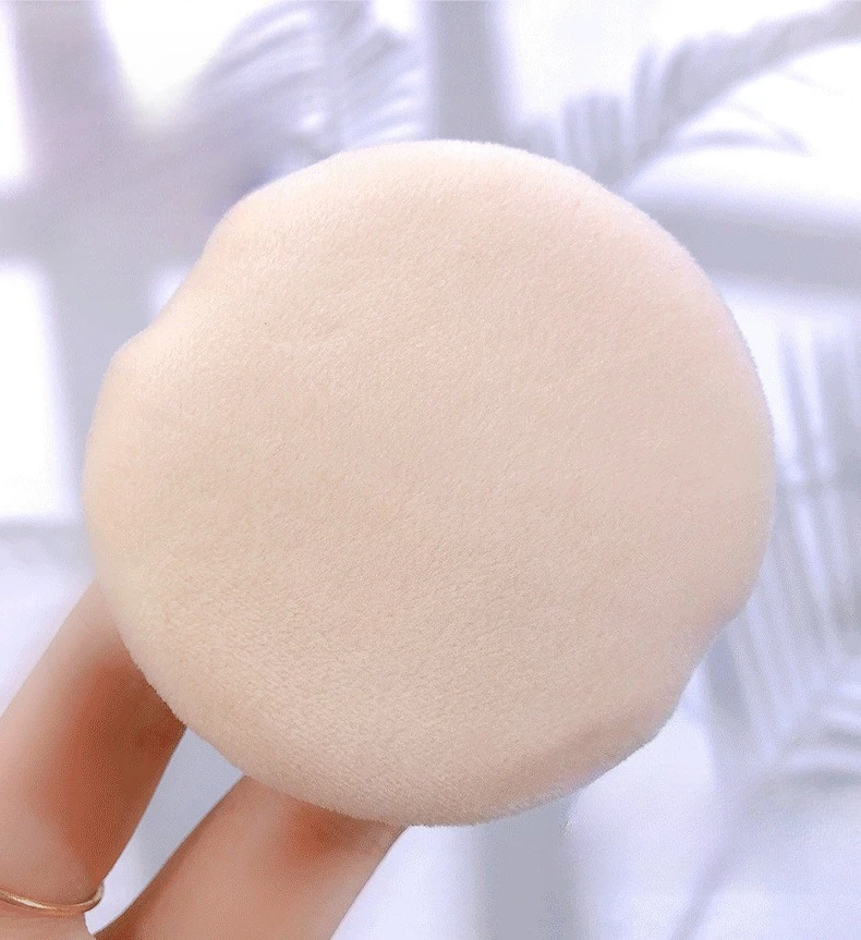 フロッキングルースパウダーパフ - ふわふわした表面でメイクをセットし、ケーキ状にならない両用 (ドライ/ウェット) 化粧ツール