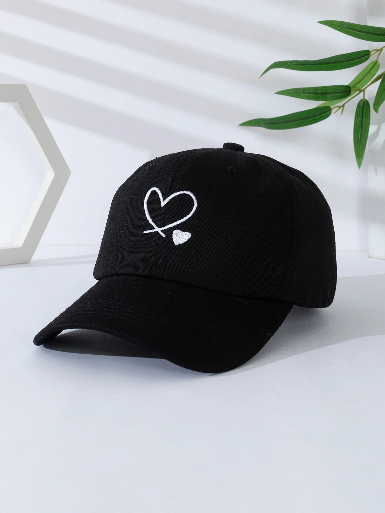 1 Valentine\'s Day Retro Baseball Hat Unisex Love Embroidered Versatile Style Low key Duck Tongue Hat High end Hat